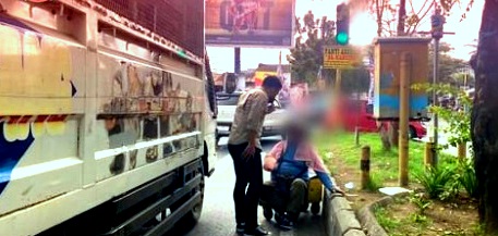 int PATROLI--TRC Saribattang Dinas Sosial melakukan patroli anak jalanan, gelandangan dan pengemis (anjal gepeng) sesuai instruksi dari Plt Kepala Dinas Sosial Makassar Andi Pangerang Nur Akbar. Tampak patroli anjal.