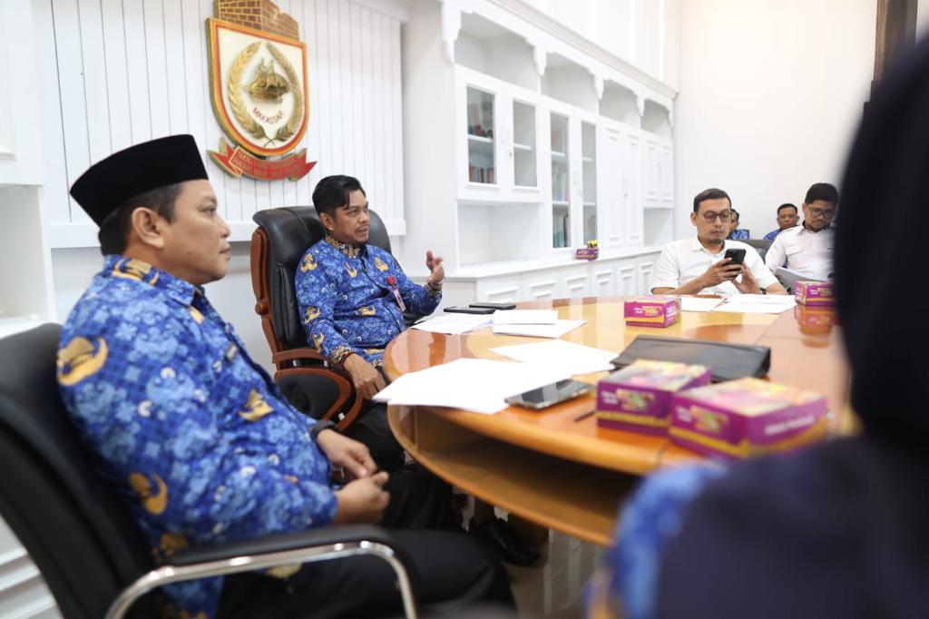 ist KERJASAMA--Pj Sekda Kota Makassar, Firman Hamid Pagarra pun mengumpulkan semua OPD dan kepala bagian terkait, di Kantor Wali Kota Makassar, Rabu (17/1),untuk membicarakan skema perjanjian kerjasama sama dengan PT Tosan sebagai pihak ketiga.
