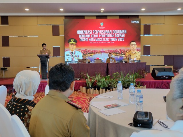 ist MEMBUKA--Pj Sekretaris Kota Makassar, Firman Hamid Pagarra membuka Orientasi Penyusunan Dokumen Rencana Kerja Pemerintah Daerah (RKPD) Kota Makassar Tahun 2025, Senin (22/1) di Hotel Aston. 
