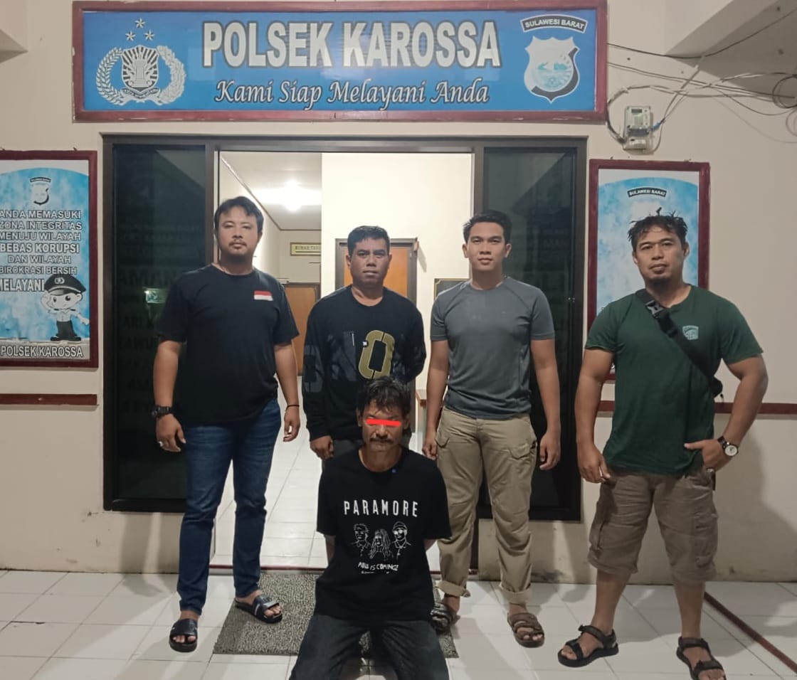 TERCIDUK -- Salah satu pelaku penyerangan di Ponpes Darul Istiqamah Cilallang yang sempat kabur dan masuk DPO To akhirnya terciduk oleh tim gabungan Polres Luwu di Pegunungan Desa Senjango Kecamatan Karossa Kabupaten Mamuju Tengah, Senin (15/1).
