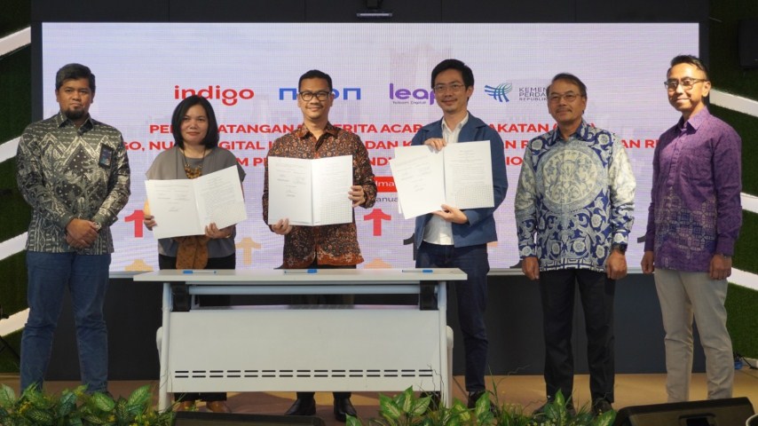 KOLABORASI -- Kiri ke kanan: Deputy EVP CX & Digitization, Fauzan Feisal, Senior Manager Indigo, Patricia Eugene Gaspersz, Direktur Pengembangan Ekspor Jasa dan Produk Kreatif Kemendag, Miftah Farid, Chief Operation Officer Nuon Digital, Chandra Thamrin, Direktur Jenderal PEN Kemendag, Didi Sumedi, dan Chief Executive Officer Nuon Digital, Aris Sudewo usai penandatanganan Berita Acara Kesepakatan (BAK) dari kolaborasi tiga pihak sebagai awal dari upaya meningkatkan kapasitas, kualitas, dan daya saing pelaku industri gim nasional di pasar domestik maupun internasional.