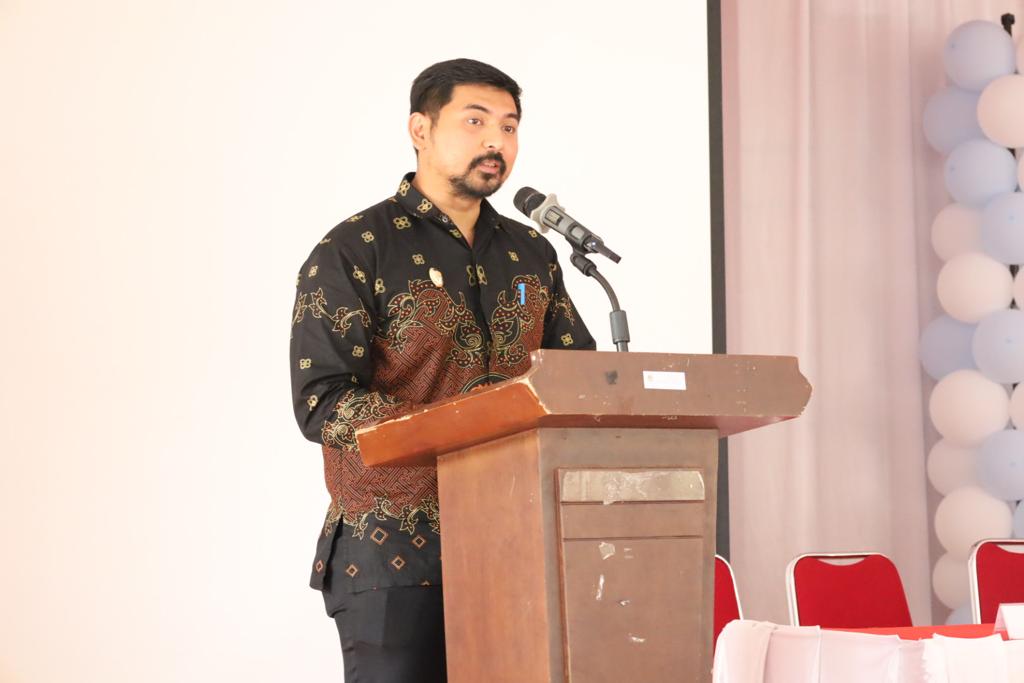 BUKA LOMBA -- Wabup Luwu Timur, Mochammad Akbar Andi Leluasa didampingi Plt Kadis Pendidikan Dan Kebudayaan, Hj. Rosmiaty Alwi membuka Lomba CCM Tingkat Sekolah Dasar se-Kabupaten Lutim di Aula Kantor Dinas Pendidikan dan Kebudayaan belum lama ini.
