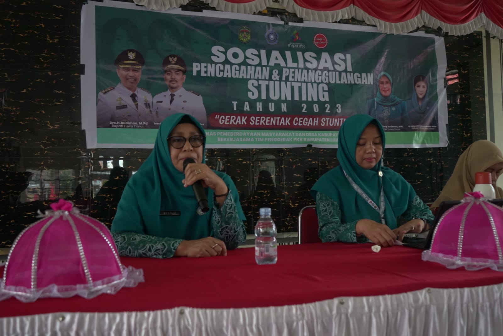 SOSIALISASI STUNTING -- TP PKK Kabupaten Luwu Timur bekerjasama Dinas Pemberdayaan Masyarakat dan Desa (DPMD) menggelar sosialisasi dan pencegahan stunting di Kecamatan Wotu baru-baru ini. 