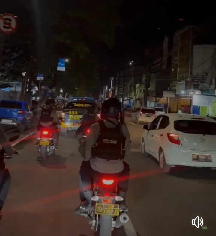 PATROLI -- Anggota Polrestabes Makassar kembali melaksanakan patroli di wilayah yang rawan terjadinya gangguan Kamtibmas di wilayah hukum Polrestabes Makassar.
