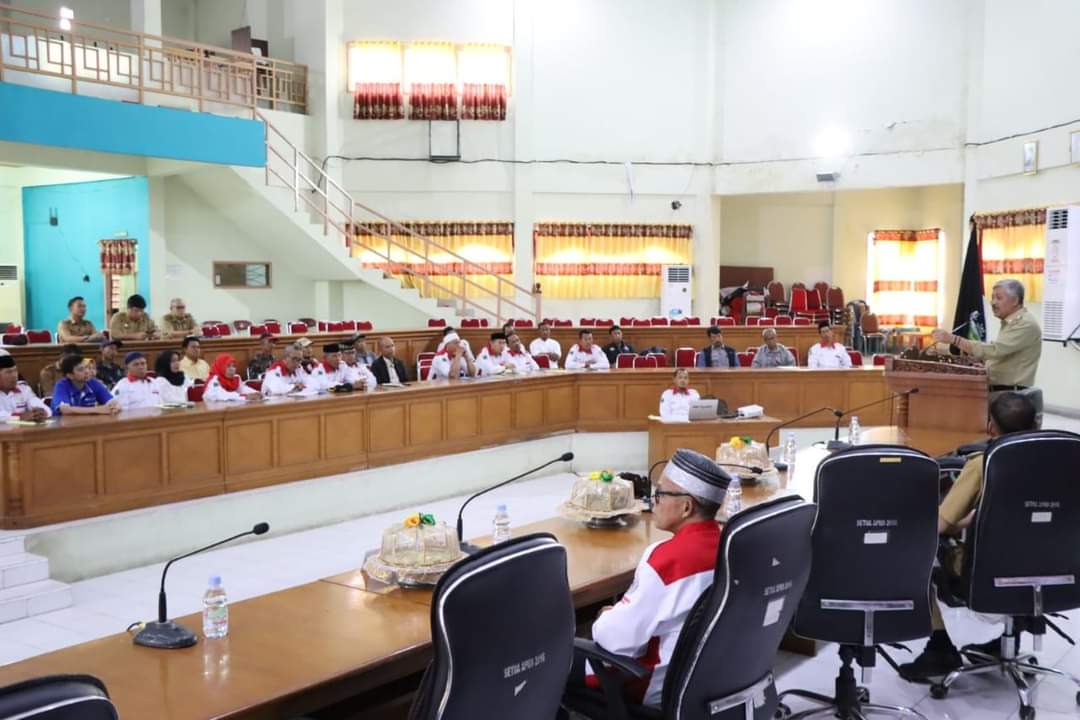 BUKA RAKER -- Bupati Pinrang Irwan Hamid membuka kegiatan Rakerkab Asosiasi Badan Permusyawaratan Desa Nasional (Abpednas) Kabupaten Pinrang di ruang Pola Kantor Bupati Pinrang, Senin (22/1). 