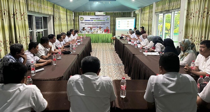 IST RAKER -- Suasana Raker Perumda Air Minum Tirta Jeneberang beragenda laporan keuangan 2023 dan perencanaan program 2024 diikuti seluruh direksi dan staf manajemen serta dewan pengawas. 