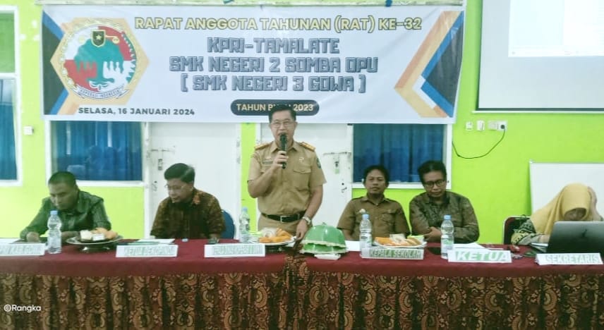 IST RAT KPRI -- Suasana RAT KPRI Tamalate SMKN 3 Gowa yang dibuka Kadis Koperasi dan UKM Gowa, Mahmuddin dihadiri Ketua Dekopinda, Abbas Alauddin, dan Ketua KPRI Gowa, Sappe Mangiriang. 