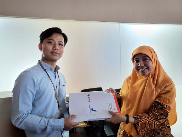 SERAH TERIMA -- Serah terima dan penandatanganan dokumen instalasi, UAT dan Lisensi Big Data Platform BigBox, diterima Head of Drugs BPOM, Arlinda Wibiayu (kanan), beberapa waktu lalu. 