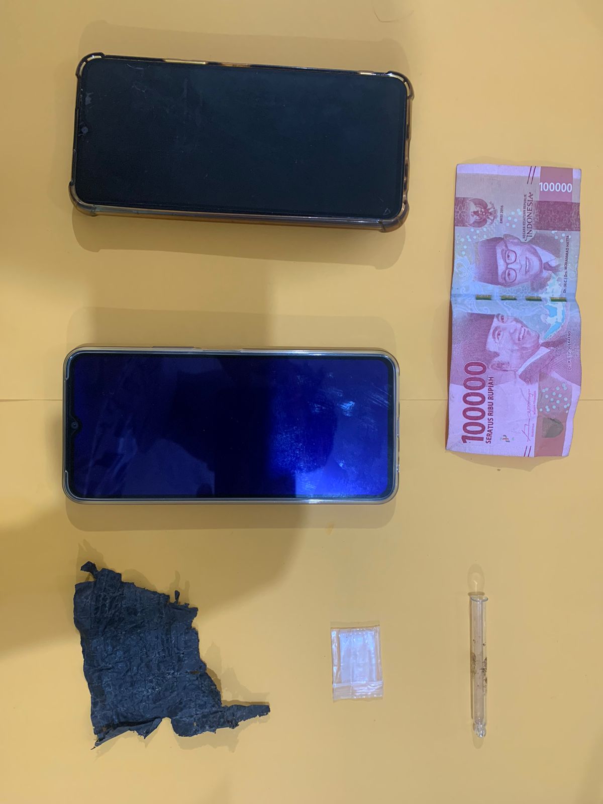 DISITA -- Barang bukti sabu-sabu, ponsel dan sepeda motor disita polisi dan diamankan ke Mapolres Tator untuk kepentingan penyidikan.