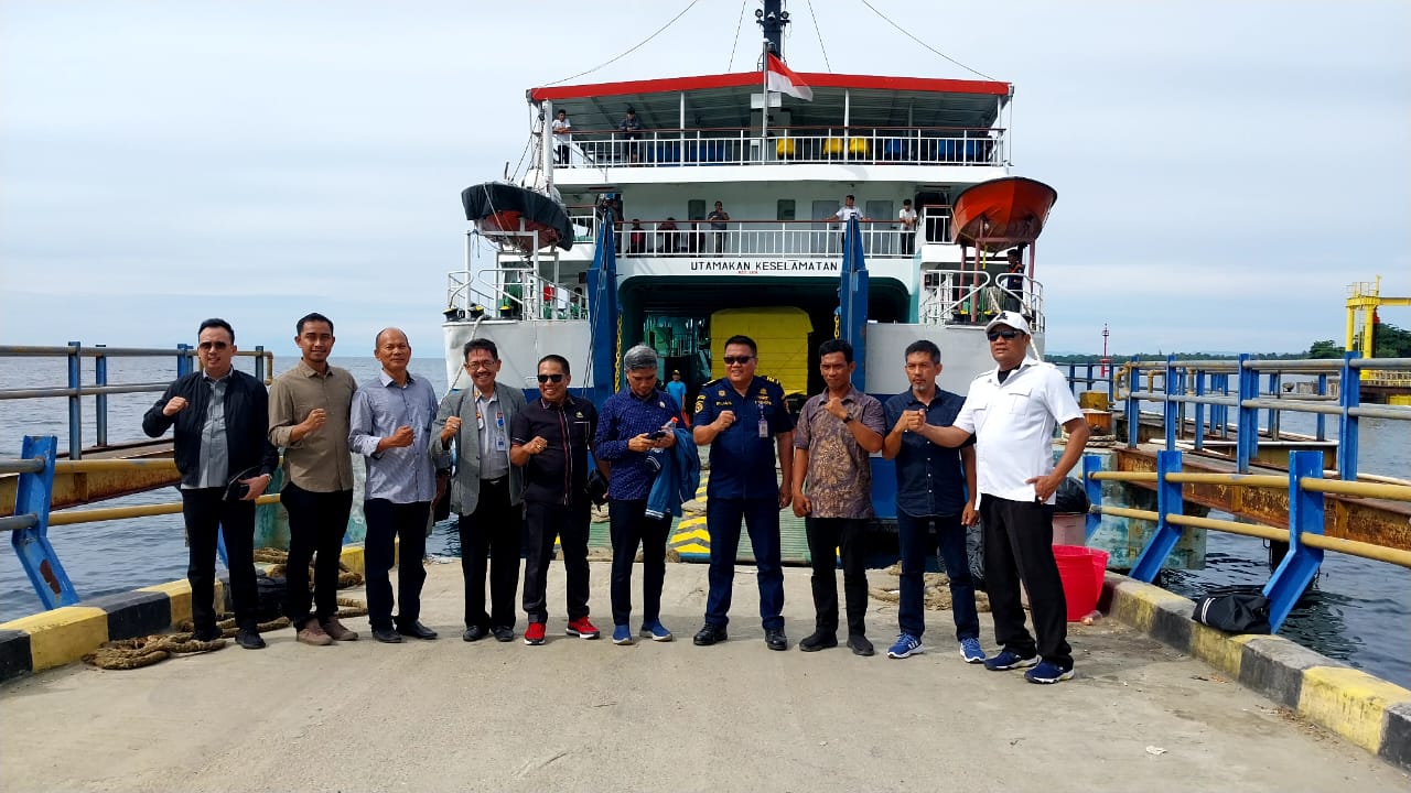 KUNKER -- Komisi III DPRD Wajo melakukan Kunker ke Dinas Perhubungan Kolaka Utara di Lasusua Provinsi Sulawesi Tenggara, Sabtu (27/1). Rombongan Komisi III DPRD Wajo Elfrianto, H Mustafa, Arga Prasetya Ashar dan Andi Yusri serta Sekdis Perhubungan Kabupaten Wajo, H Muhamad Ilyas.