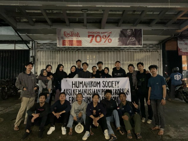 IST AKSI KEMANUSIAAN-Mahasiswa Humanikom Unismuh Makassar yang menggelar aksi kemanusiaan peduli korban erupa Gunung Lewotobi, Nusa Tenggara Timur. 