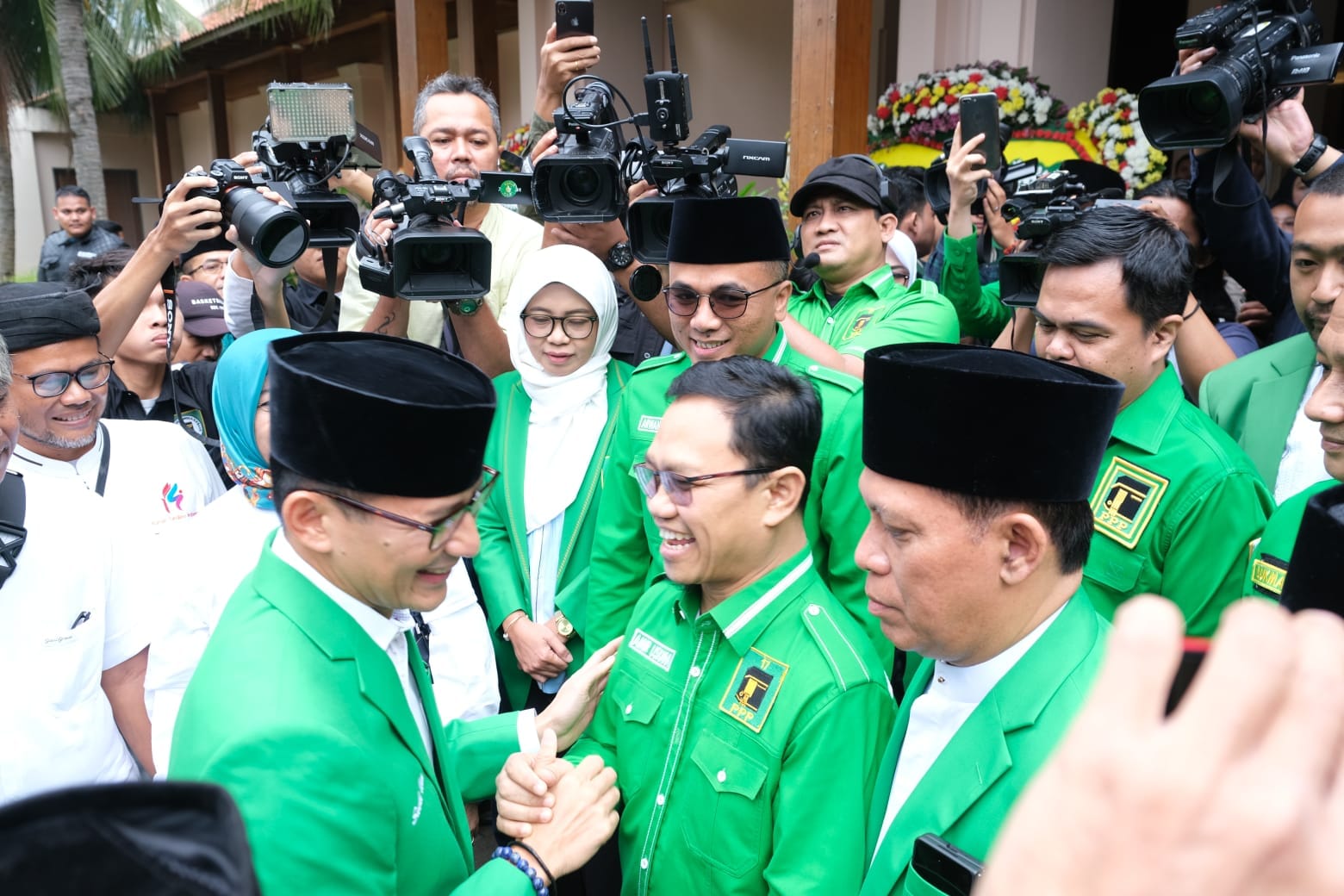 IST BERBINCANG--Empat elit DPP PPP berbincang serius dalam sebuah kegiatan beberapa waktu lalu 