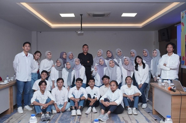 Mahasiswa FISIP Unhas Dibekali Soft Skill