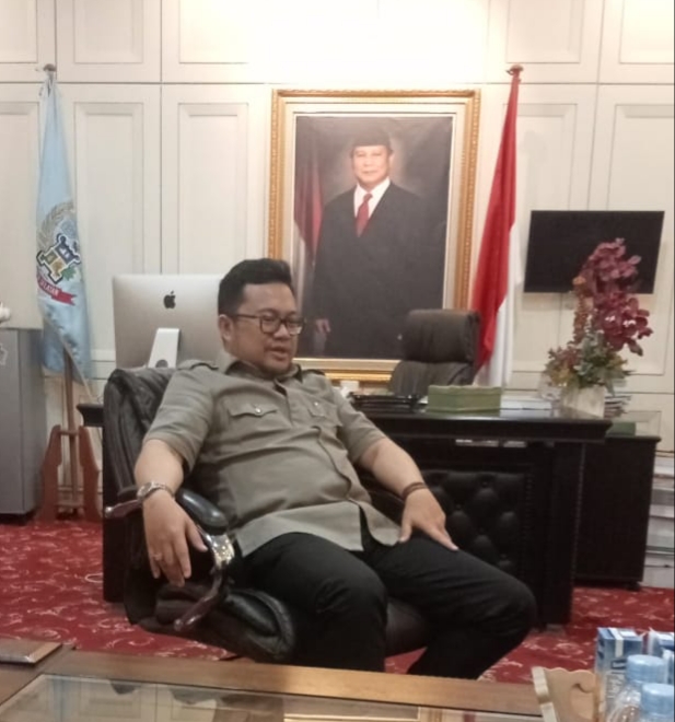 IST BERI KETERANGAN--Sekretaris DPD Partai Gerindra Sulsel Andi Iwan Darmawan Aras memberikan keterangan diruang kerjanya 