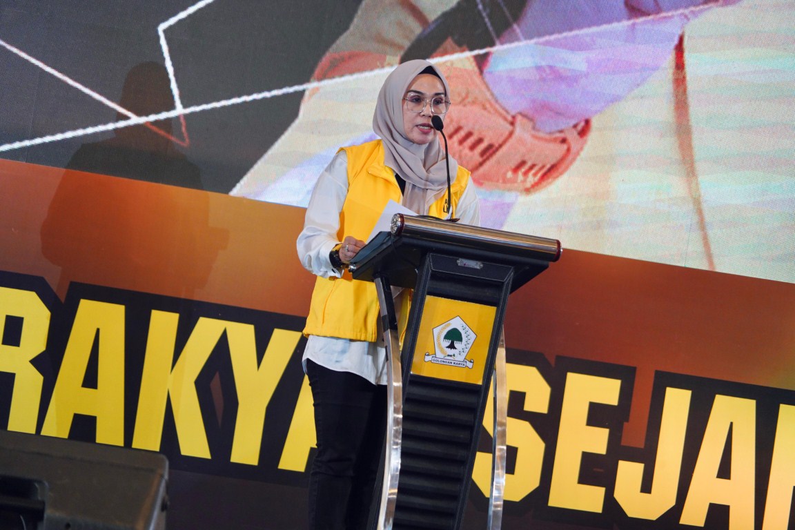 IST MENGHADIRI--Bendahara DPD I Golkar Sulsel Andi Ina Kartika Sari ketika menghadiri kegiatan partai beberapa waktu lalu   