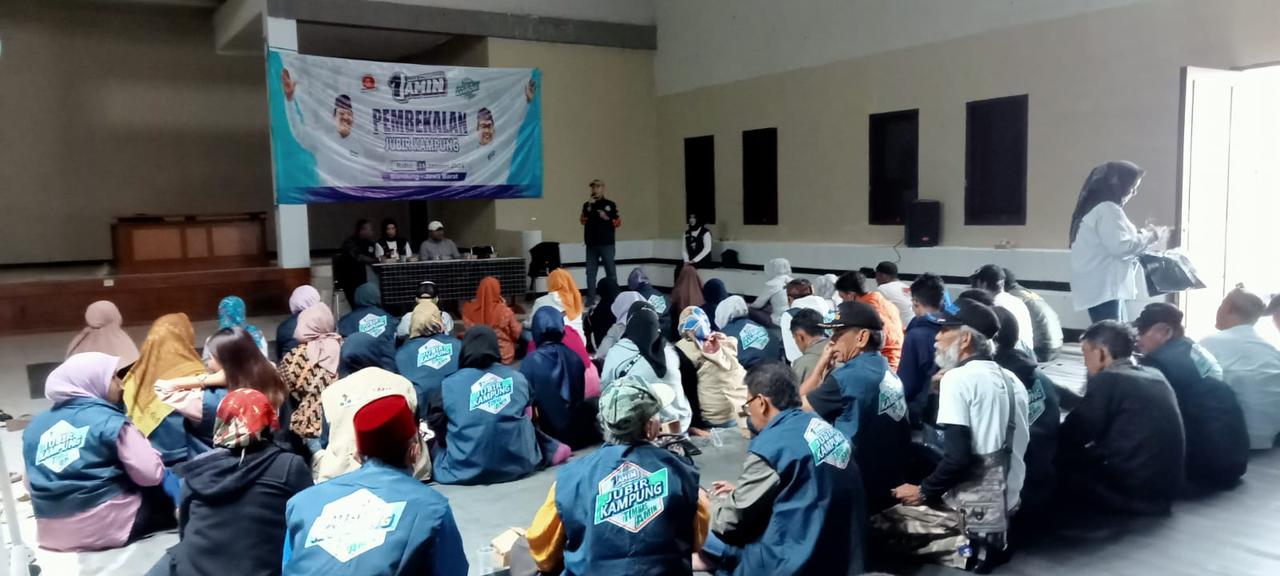 IST PEMBEKALAN--Ratusan relawan di wilayah Parahyangan Jawa Barat mengikuti pembekalan Jubir Kampung yang diadakan Timnas Amin di GOR Bulutangkis, Kecamatan Katapang, Kecamatan Katapang