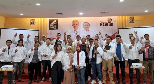 IST DEKLARASI DUKUNGAN--Advokat Sulawesi Selatan menggelar deklarasi dukungan kepada capres nomor urut 3 Ganjar Pranowo-Mahfud MD di Whiz Primer Hotel Sudirman Makassar, Sabtu (3/2).