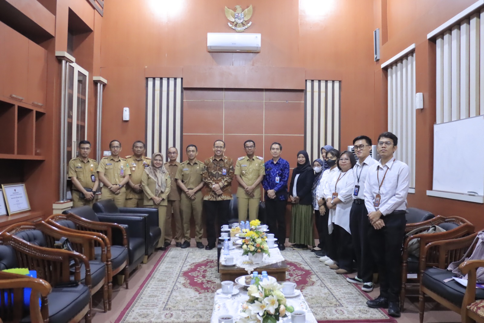 AUDIENSI -- Pj Bupati Takalar, Setiawan Aswad (tengah)  bersama kepala Perwakilan BPKP Sulsel dan rombongan saat melakukan audiensi
