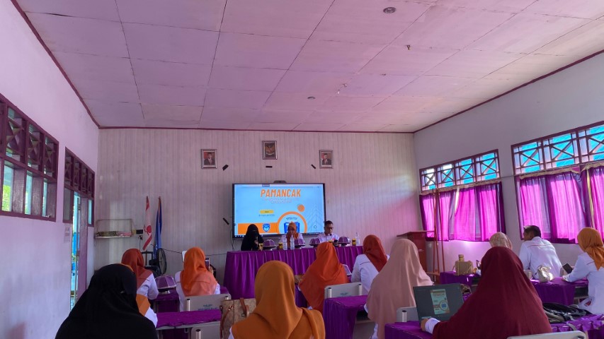 LAUNCHING -- Suasana launching komunitas belajar Pamancak di UPTD SMP Negeri 18 Lau.