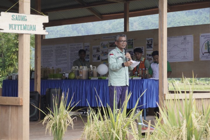 PERESMIAN -- Director of Mine Project IGP Morowali, Wafir, ketika menyampaikan sambutan pada acara peresmian Sekolah Lapang Organik IGP Morowali.