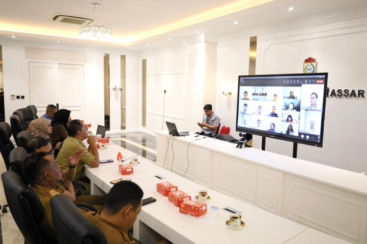 ist VIRTUAL--Wali Kota Makassar Moh Ramdhan Pomanto bersama Pj Sekda Firman Pagarra dan jajaran pemerintah kota mengikuti langsung Virtual Sharing on Planning Operation and Governance of Multi Utility Tunnel bersama Urban Redevelopment Authority (URA) Singapura di kantor Balai Kota Makassar.