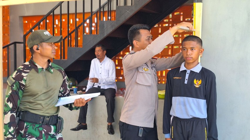 PRA SELEKSI -- Kesbangpol Pemkab Bulukumba melakukan Praseleksi calon Paskibra tingkat Kabupaten Bulukumba untuk tahun 2024. Praseleksi dilakukan untuk mendapatkan penjaringan lebih dini sebelum para siswa mendaftar seleksi Paskibra secara resmi