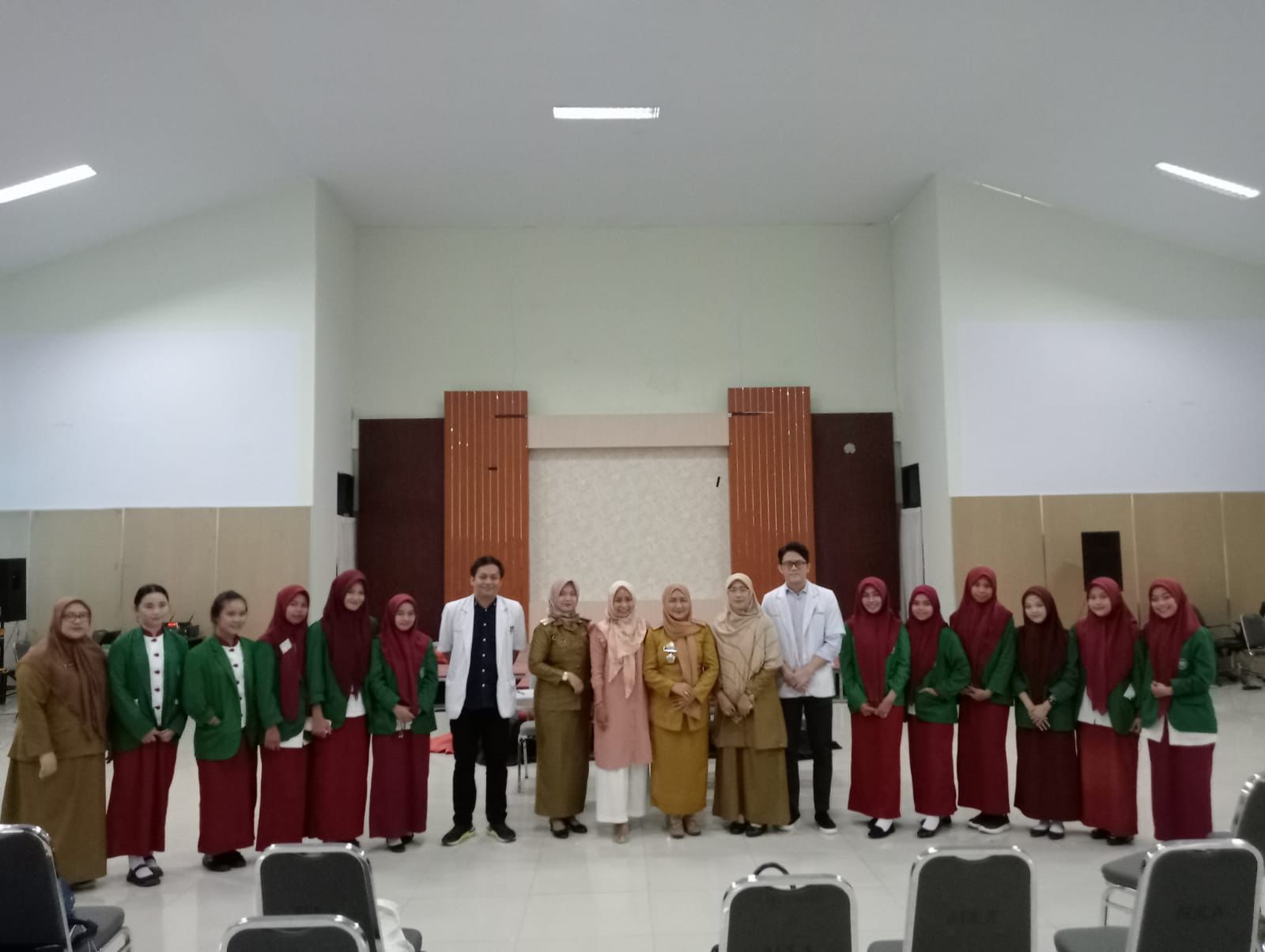 PRAKTIK -- Mahasiswa Universitas Mega Rezki Makassar melakukan praktik klinik di RSUD H Andi Sultan Dg Radja Bulukumba. Para mahasiswa diterima praktik klinik dari Fakultas Teknologi Kesehatan Program Studi D III Teknologi Laboratorium Medis Tahun 2023-2024