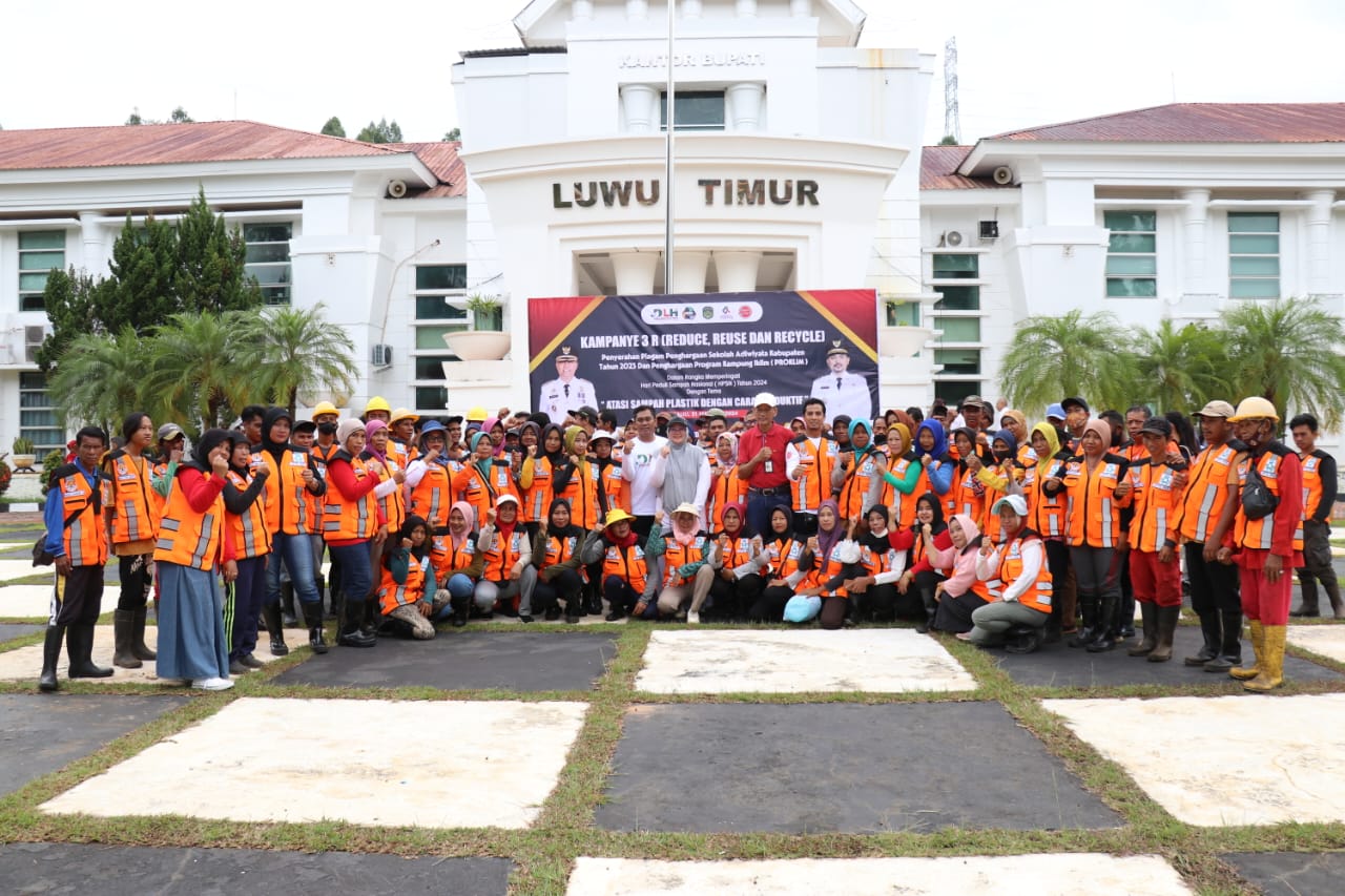 KAMPANYE -- Pemkab Luwu Timur menggelar kegiatan Kampanye 3R (Reduce, Reuse, dan Recycle) di Halaman Kantor Bupati Lutim, Rabu (21/2). Kampanye digelar dalam rangka memperingati Hari Peduli Sampah Nasional (HPSN) Tahun 2024.