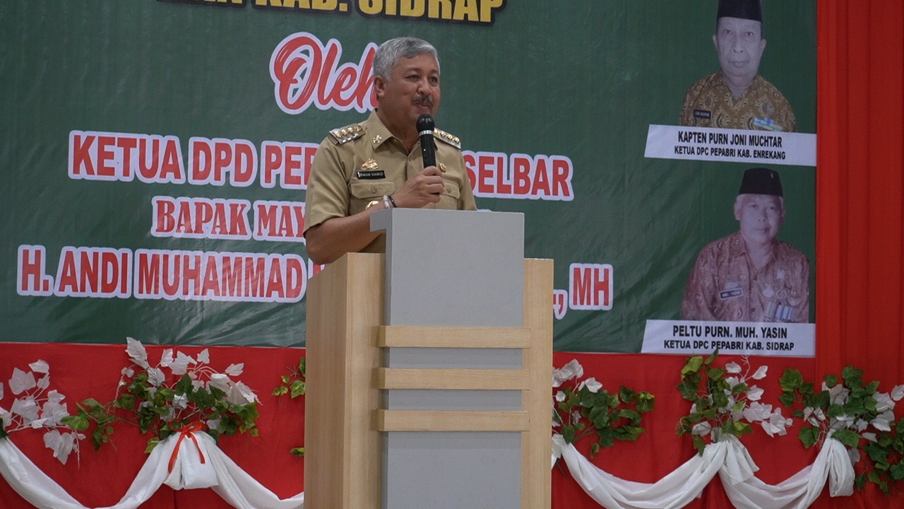 KUKUHKAN -- Bupati Pinrang Irwan Hamid menghadiri pengukuhan pengurus Dewan Pimpinan Cabang (DPC) Persatuan Purnawirawan dan Warakawuri TNI Polri (Pepabri) Pinrang di Aulad MS Hotel, Senin (26/2). 