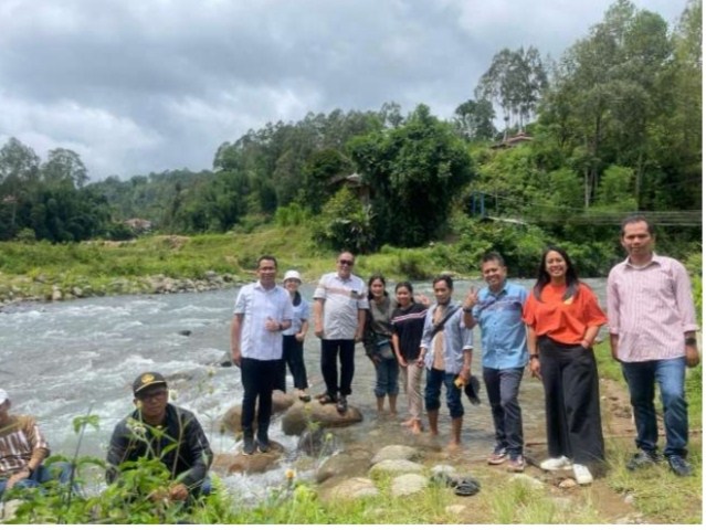 TANAM POHON -- HUT ke-77 Gereja Toraja dipusatkan di To’Barana’ dan Karonanga Sa’dan Ulu Salu dirangkai penanaman ribuan pohon dari hulu hingga hilir bantaran Sungai Sa’dan April mendatang. 