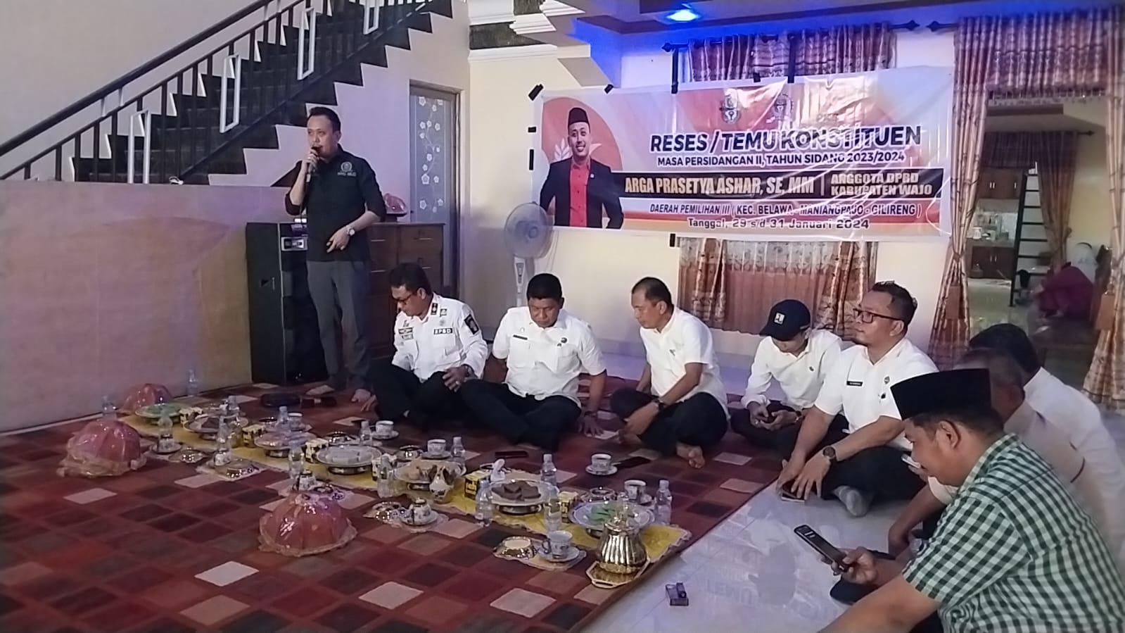 RESES -- Anggota DPRD Wajo, Arga Prasatya Ashar menggelar reses masa persidangan II tahun 2023/2024 di Dusun Siyo, Desa Leppangeng, Kabupaten Wajo Kamis (1/2).