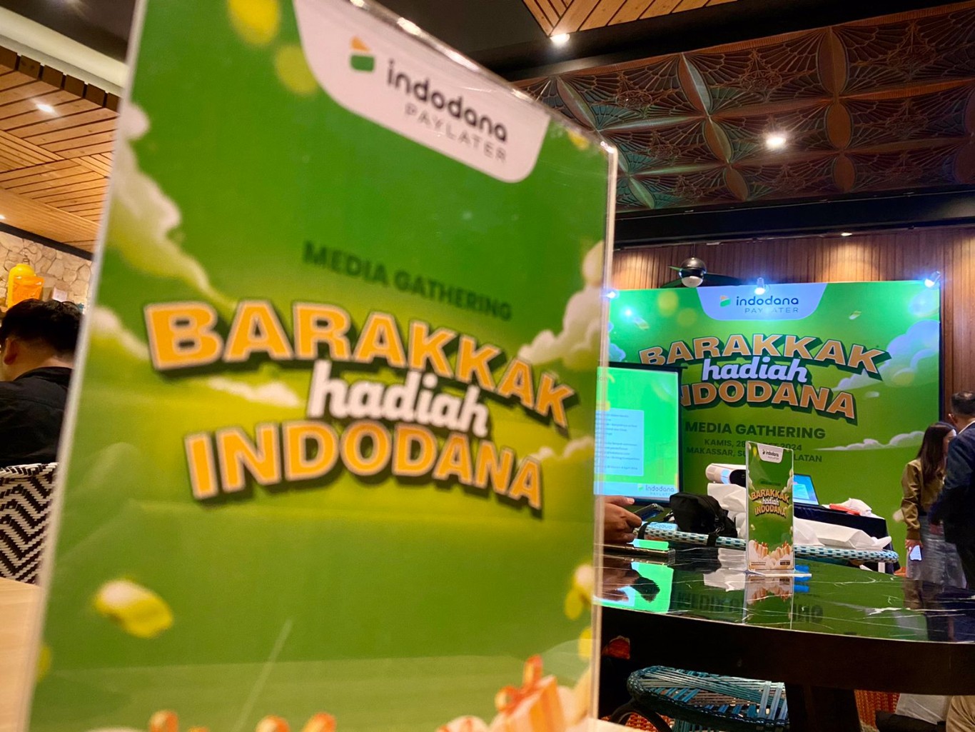 IST BARAKKAK HADIAH--Program  Barakkak Hadiah Indodana yang dihadirkan untuk masyarakat Makassar.