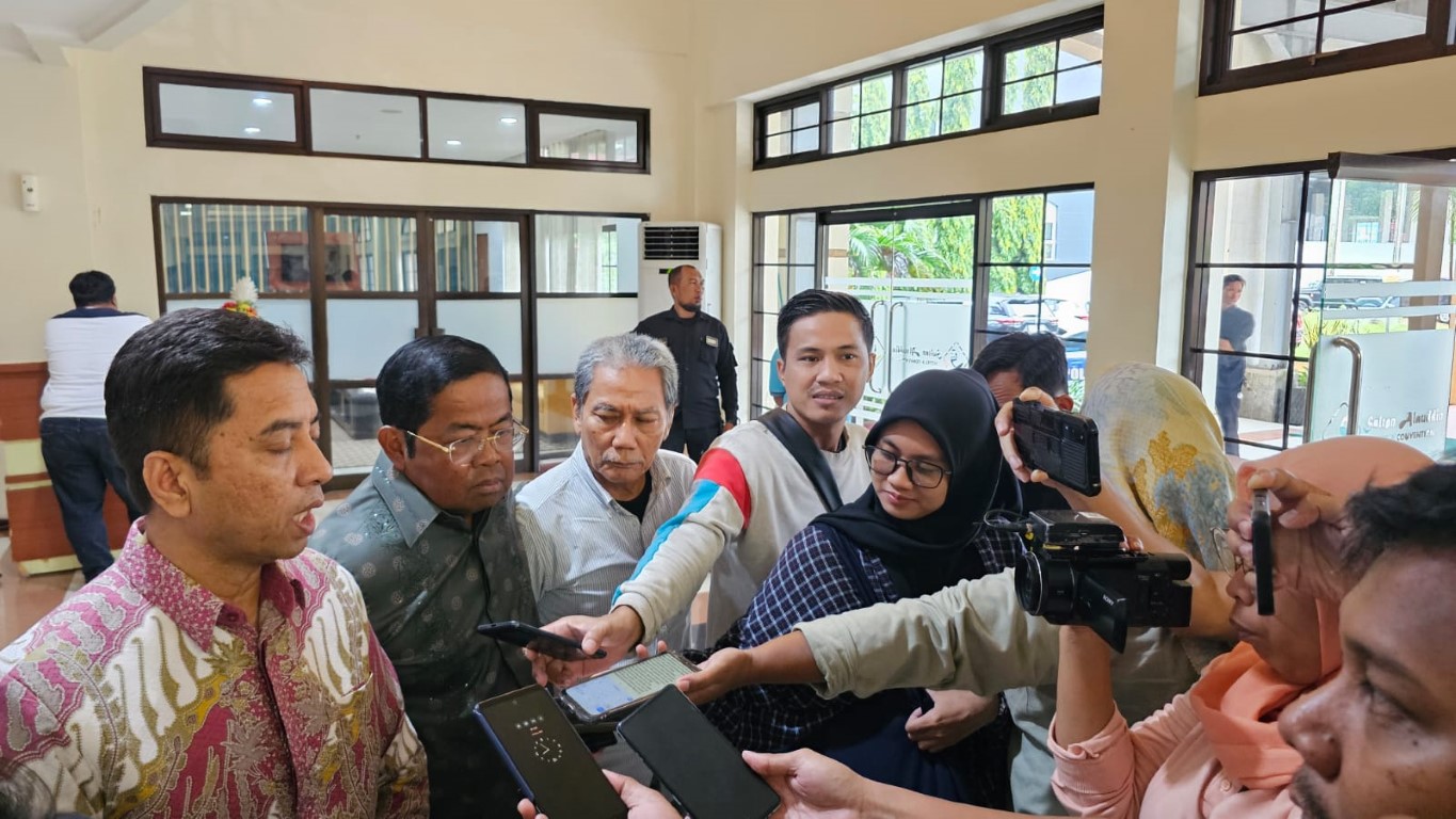 IST HARUS ADA EVALUASI--Mantan sekjen DPP Partai Golkar Dr H Idrus Marham memberikan keterangan terkait kekalahan Gokar dari Partai Nasdem yang harus mendapat evaluasi