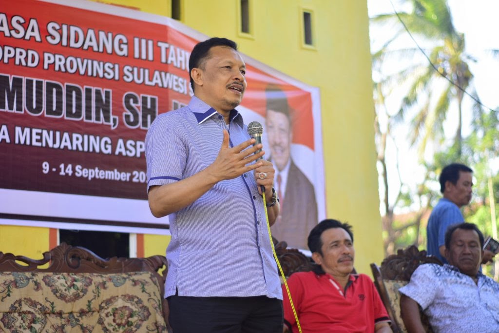 IST KEGIATAN--Politisi PDIP Sulsel Dr Alimuddin dalam sebuah kegiatan dewan beberapa waktu lalu 