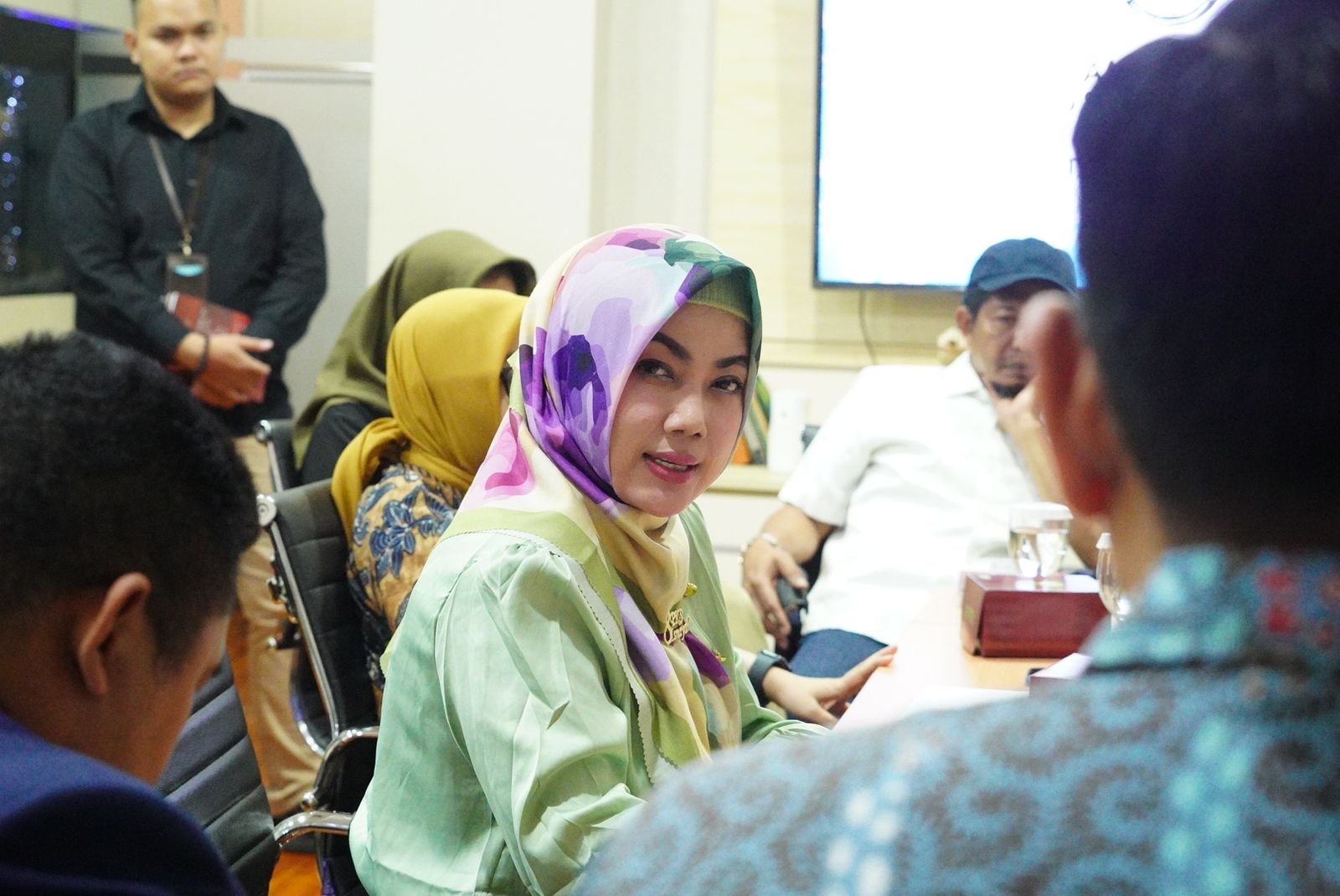 IST RAPAT--Ketua Fraksi PKS DPRD Sulsel Isnayani dalam sebuah rapat beberapa waktu lalu
