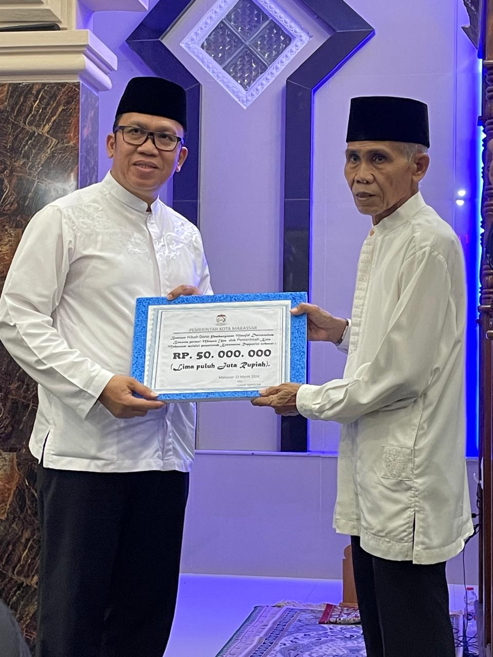 Safari Ramadan di Minasa Upa, Camat Rappocini Serahkan Rp50 Juta untuk Masjid Darussalam