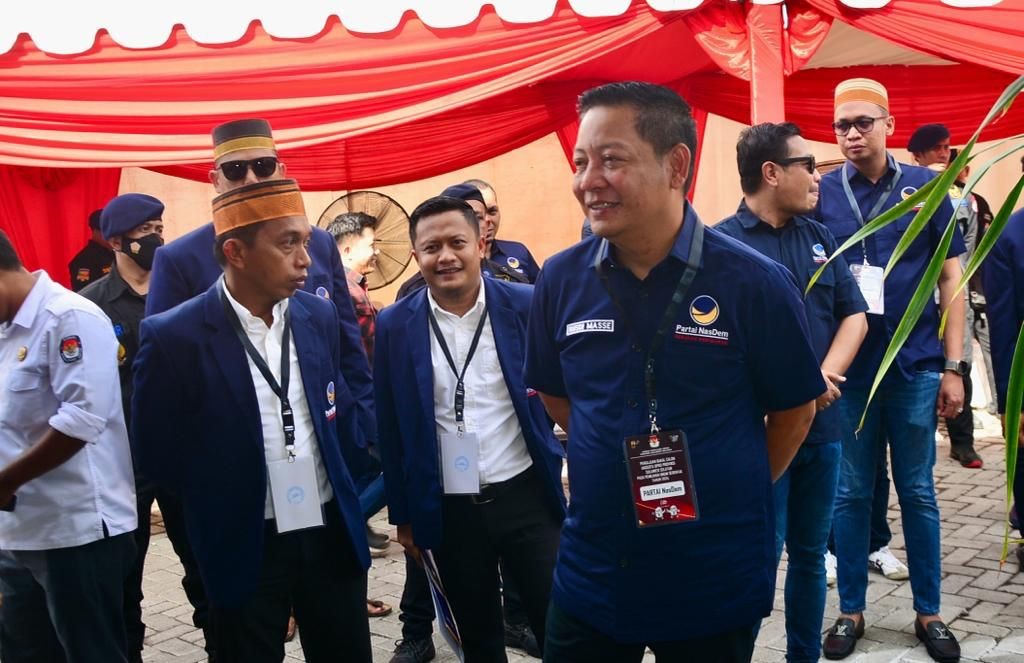 IST BERSAMA--Ketua DPW Partai Nasdem Sulsel Rusdi Masse Mapasessu bersama sekretaris Syaharuddin Alrif dalam sebuah kegiatan beberapa waktu lalu