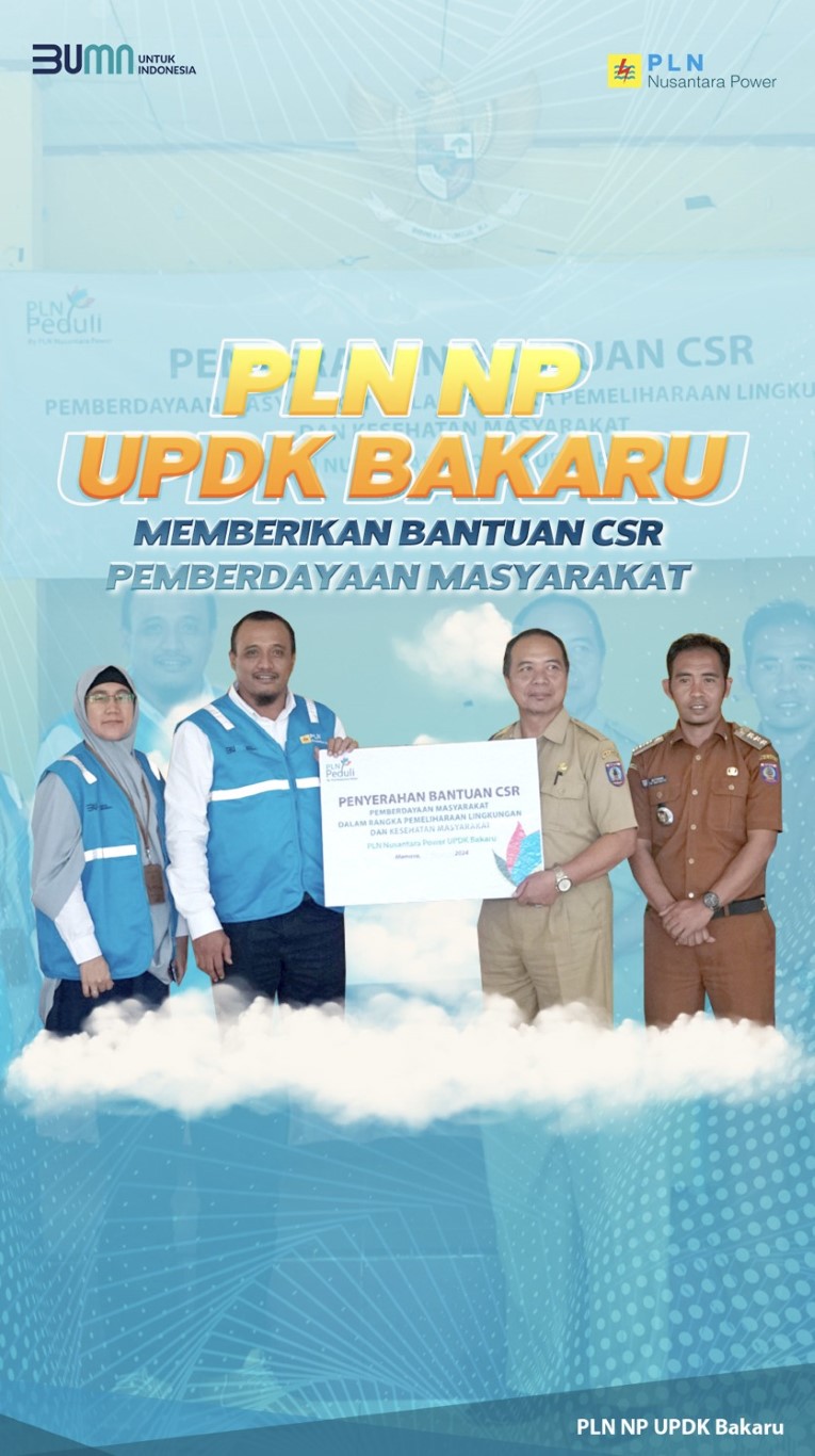 BANTUAN -- Manager PLN Nusantara Power UPDK Bakaru, Yan Suprayogi (dua dari kiri) didampingi Asisten Manajer Keuangan dan Umum PLN Nusantara Power UPDK Bakaru, Supiatun (kiri), menyerahkan bantuan CSR untuk masyarakat Kecamatan Sumarorong yang diterima Asisten II Bidang Ekonomi Pembangunan Kabupaten Mamasa, Imanuel didampingi Camat Sumarorong, Sutrisno.