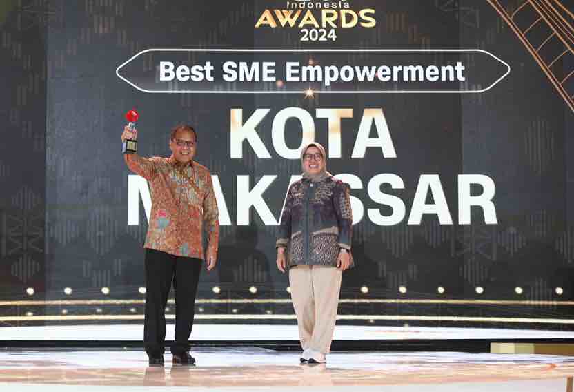 ist CNN--Wali Kota Makassar Moh Ramdhan Pomanto menerima empat penghargaan sekaligus dalam Program CNN Indonesia Awards 2024.Penyerahan dilakukan di Hotel Claro, Kamis, (21/3)