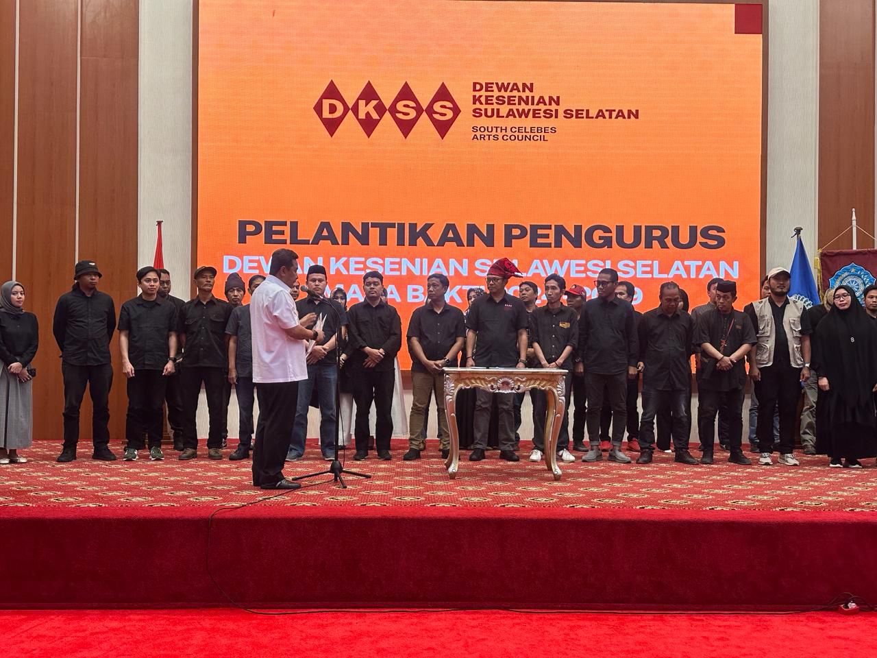LANTIK -- Pj Gubernur Sulsel Bahtiar Baharuddin melantik pengurus DKSS periode 2024-2029 di Aula Tudang Sipulung Rumah Jabatan Gubernur, Kamis (14/3).