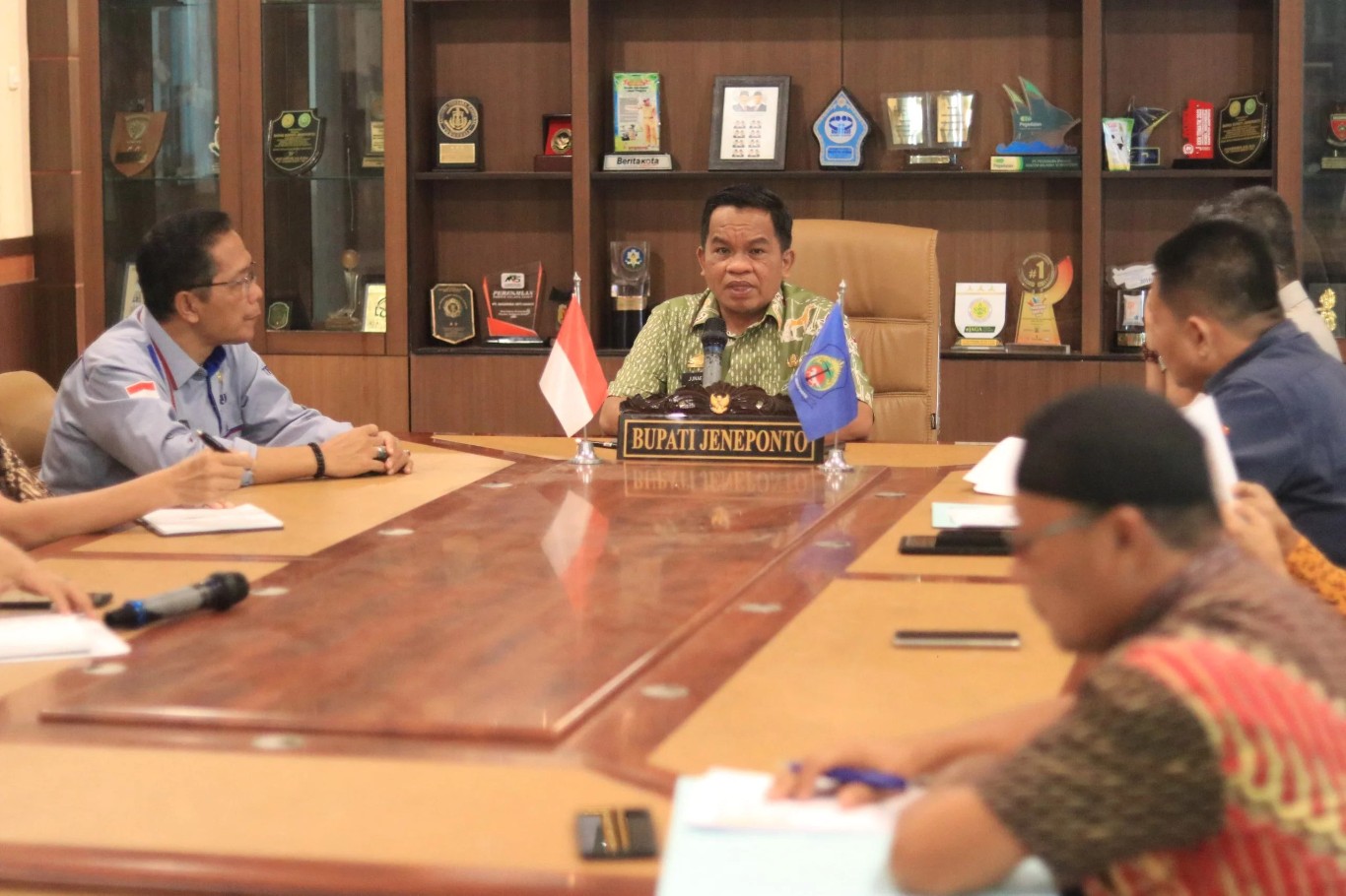 Hadiri Paripurna, Edi Sampaikan Ucapan Terima Kasih