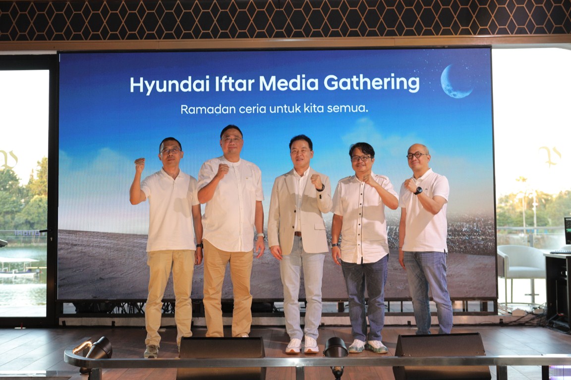 MEDIA GATHERING -- Woojune Cha, President Director PT Hyundai Motors Indonesia (tengah) pada gelaran Hyundai Iftar Media Gathering.