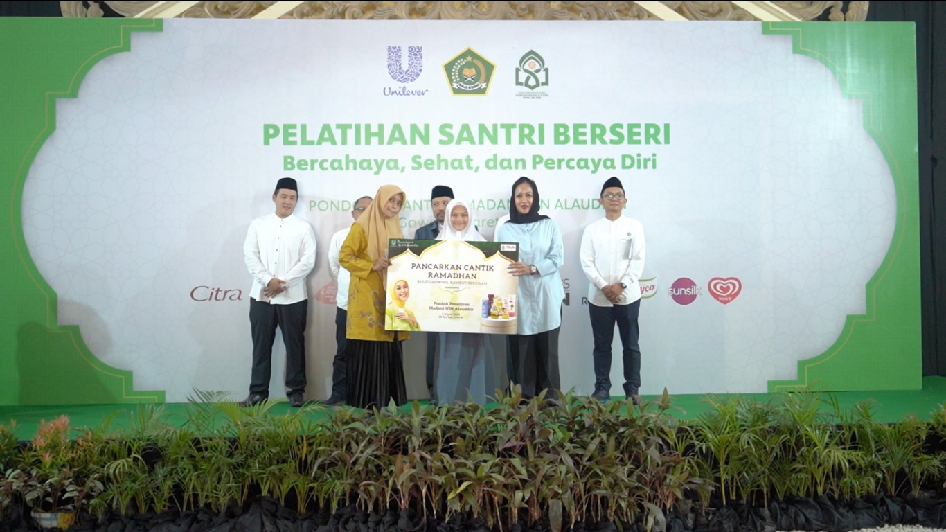 Suasana kegiatan #AksCantik berupa Pelatihan Santri Berseri bersama 1.500 santri putri di Makassar.