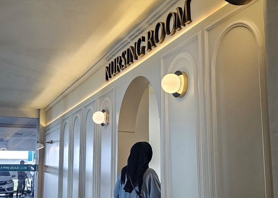 NURSING ROOM -- Fasilitas Nursing room yang dihadirkan pengelola Mal Ratu Indah (MaRI) Makassar untuk ibu menyusui.