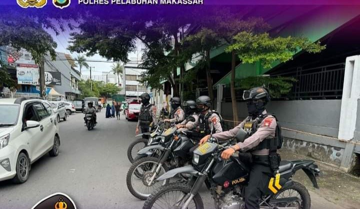 PATROLI -- Anggota Polres Pelabuhan Makassar melaksanakan patroli cipta kondisi pasca-Pemilu 2024.