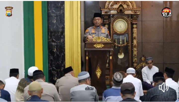 SAFARI SUBUH -- Kapolrestabes Makassar, Kombes Pol Mokhamad Ngajib  Safari Subuh di Masjid Quba, Kelurahan Layang, Kecamatan Bontoala.