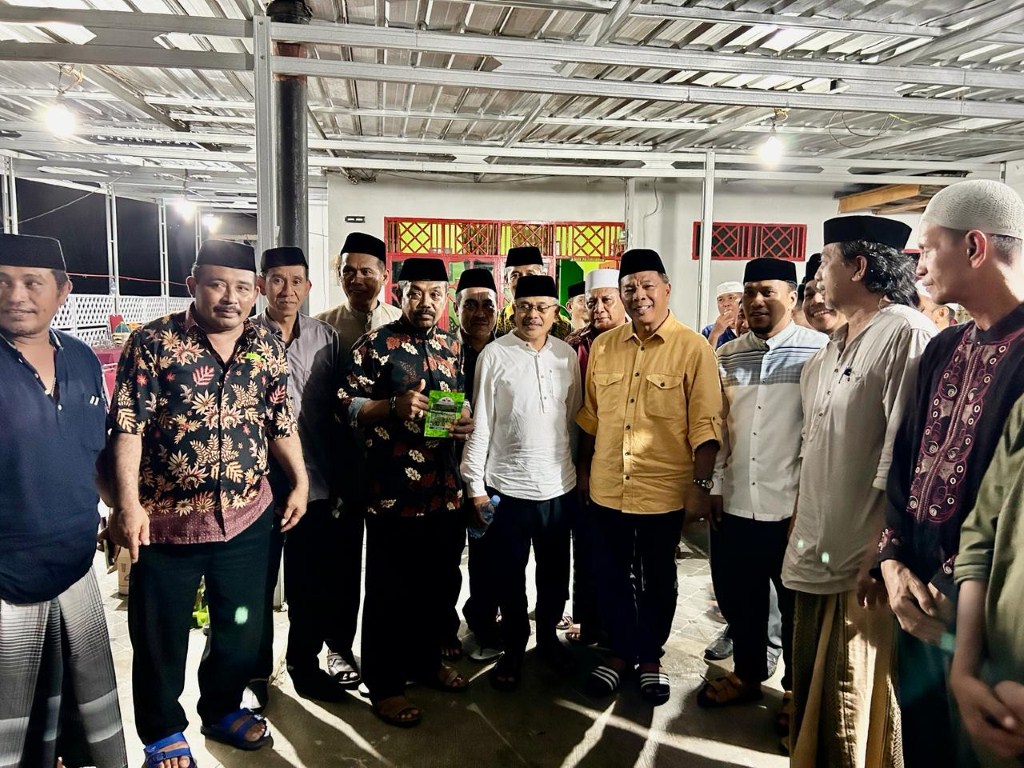 SAFARI RAMADAN -- Bupati Bulukumba Andi Muchtar Ali Yusuf dan Wabup Andi Edy Manaf bersama Sekkab dan jajaran OPD bersafari ramadan di Kecamatan Kajang. Hadir Ketua PN Bulukumba, Ernawaty dan anggota DPRD Bulukumba Musa Lirpa, Selasa (19/3).