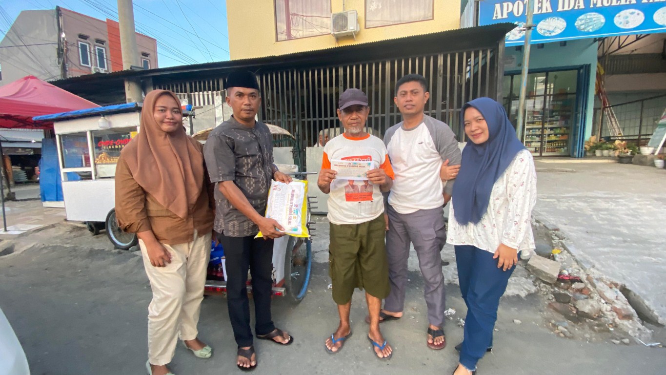 NGABUBURIT -- Bhayangkara Angkatan Dua Tiga (Bharaduta) Polres Luwu melaksanakan ngabuburit dengan bakti sosial dan buka puasa bersama dengan keluarga besar Bharaduta Nusantara (BDN), Sabtu (23/3).