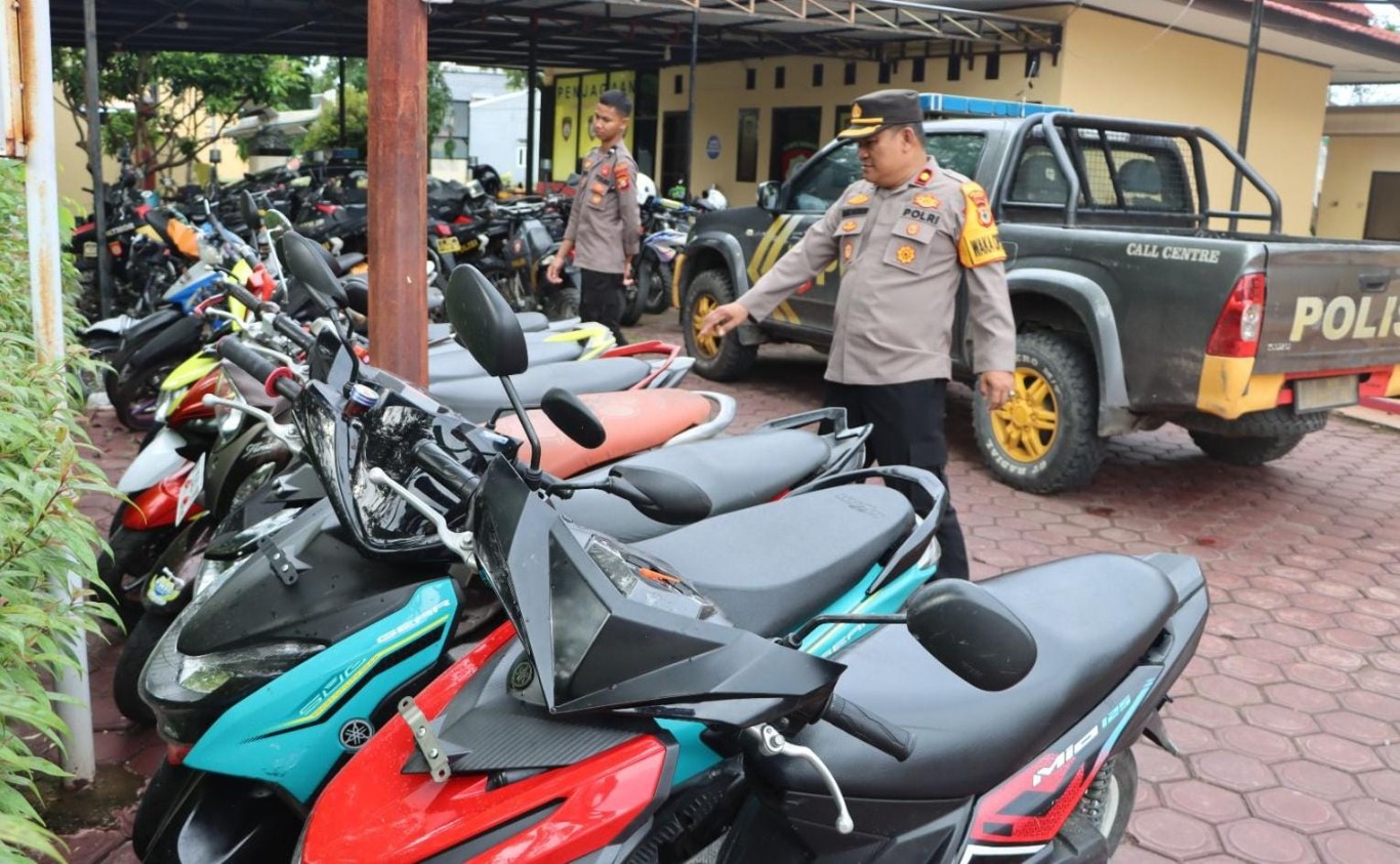 SITA -- Satsamapta Polres Luwu mengamankan beberapa unit sepeda motor yang terlibat balapan liar dan menggunakan knalpot tidak sesuai spesifikasi di sekitaran traffict light Lapangan Andi Djemma Belopa, Kamis (14/3).