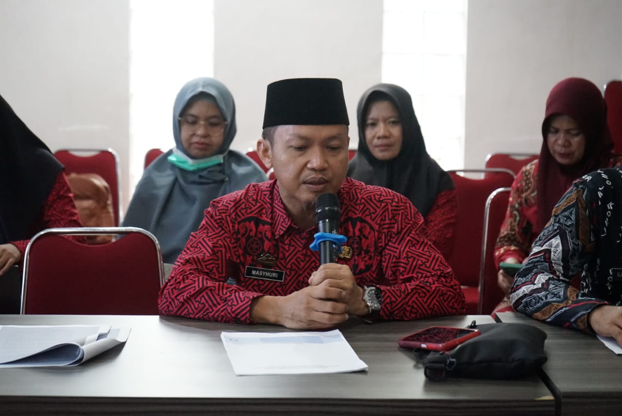 RAKOR -- Tim terpadu obat dan makanan Kabupaten Luwu Timur melakukan Rakor dalam rangka pembinaan pengawasan obat dan makanan yang beredar di Lutim khususnya di bulan suci ramadan di Ruang Rapat Pimpinan Bupati, Jumat (15/3). 